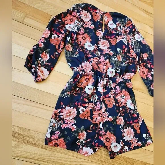 Lulu's Floral Romper - Picture 7 of 7